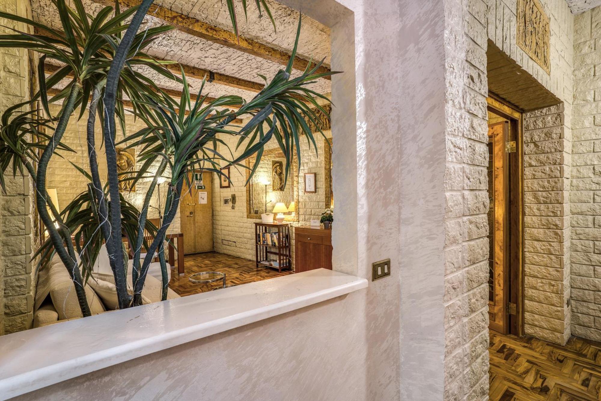 Fontana Di Trevi Charming Apartment Рим Экстерьер фото